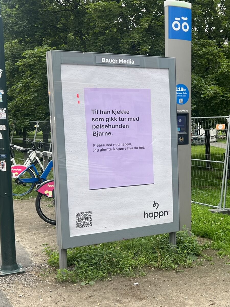 Happn-plakat i parken: Til han kjekke som gikk tur med pølsehunden Bjarne