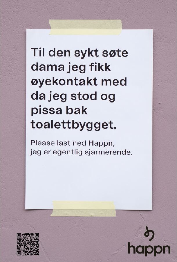 Plakat: Til den sykt søte dama jeg fikk øyekontakt med da jeg stod og pissa bak toalettbygget. Please last ned Happn, jeg er egentlig sjarmerende.